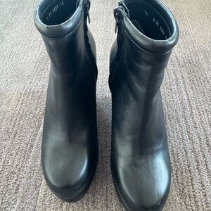 Robert Clergerie Black Leather Ankle Booties